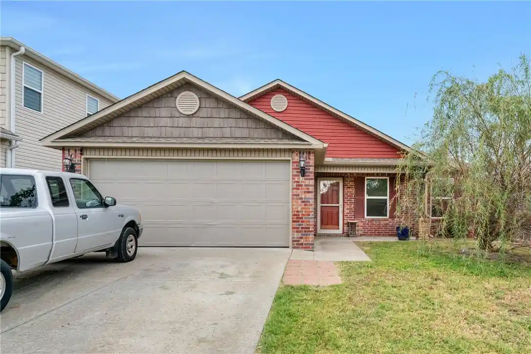 Single family home for sale at 1060 S Jaybird Ln, Fayetteville, AR 72701 | MLS# 1364742