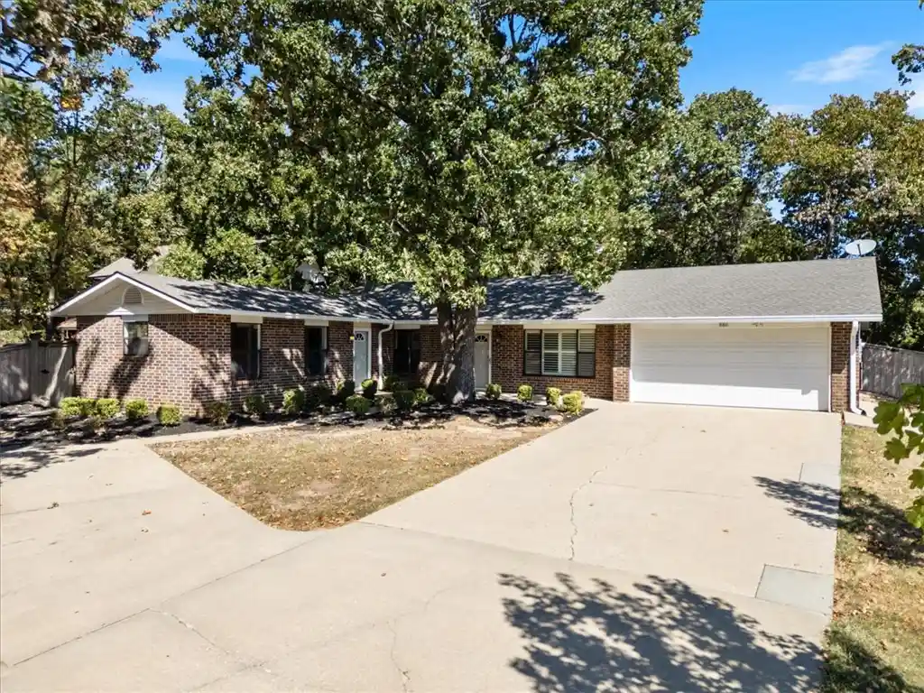 Single family home for sale at 880 E Birwin St, Fayetteville, AR 72703 | MLS# 1366442
