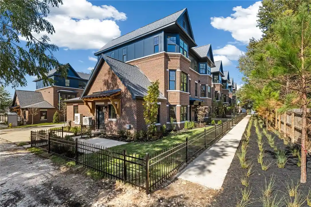 Townhouse for sale at 430 NW Loblolly Ln, Bentonville, AR 72712 | MLS# 1366466