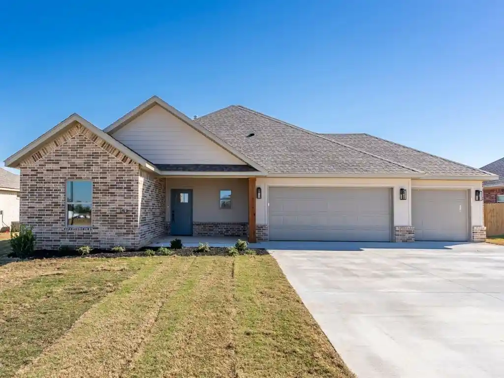 Single family home for sale at 152 N Bloodhound Ave, Farmington, AR 72730 | MLS# 1366619