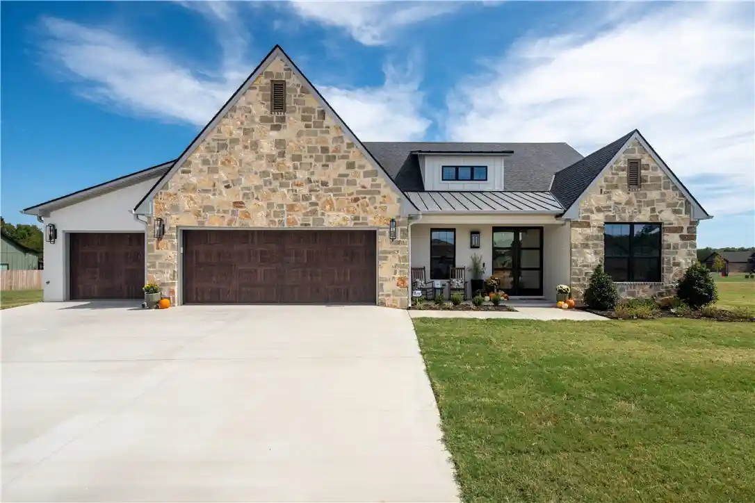 Single family home for sale at 1201 Twisted Oak Way, Greenwood, AR 72936 | MLS# 1366642