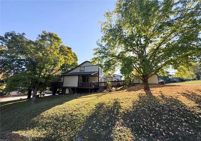 Photo 1 of Townhouse for sale at 1 White Oak Ave, Holiday Island, AR 72631 | MLS# 1366684 | Listing updated on 2026-10-30