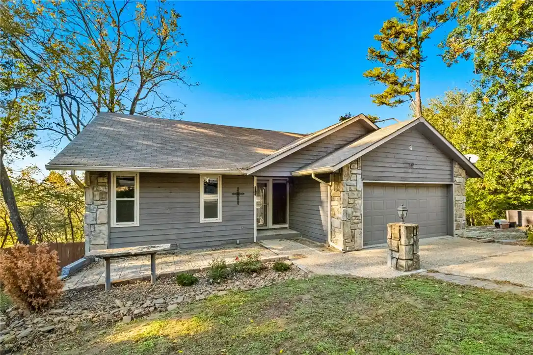 Single family home for sale at 4 Islip Ln, Bella Vista, AR 72714 | MLS# 1366344