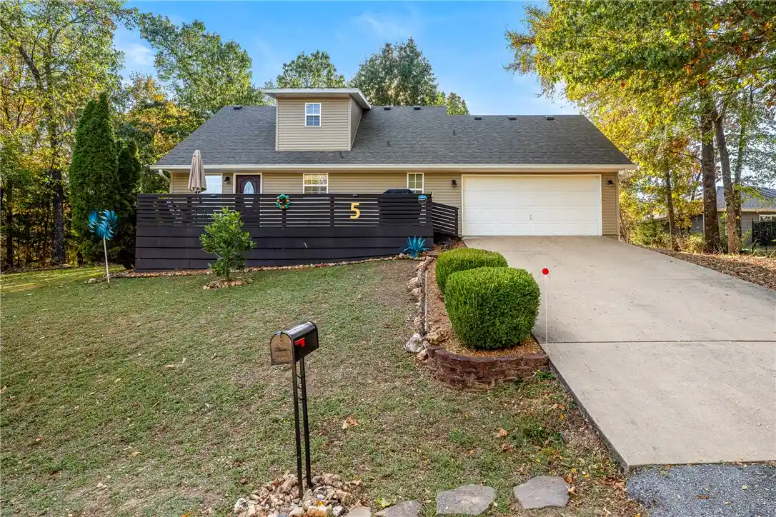 Single family home for sale at 5 Cranfield Cir, Bella Vista, AR 72714 | MLS# 1366582