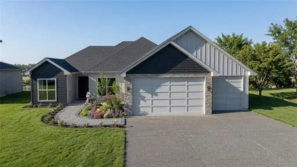 Single family home for sale at 44 Chelmsworth Dr, Bella Vista, AR 72715 | MLS# 1366714