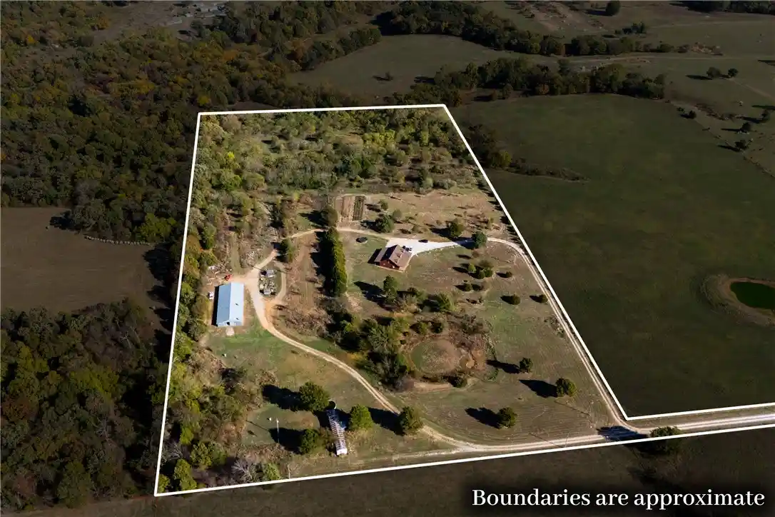 Single family home for sale at 20418 Chicken Dr, Decatur, AR 72722 | MLS# 1366521