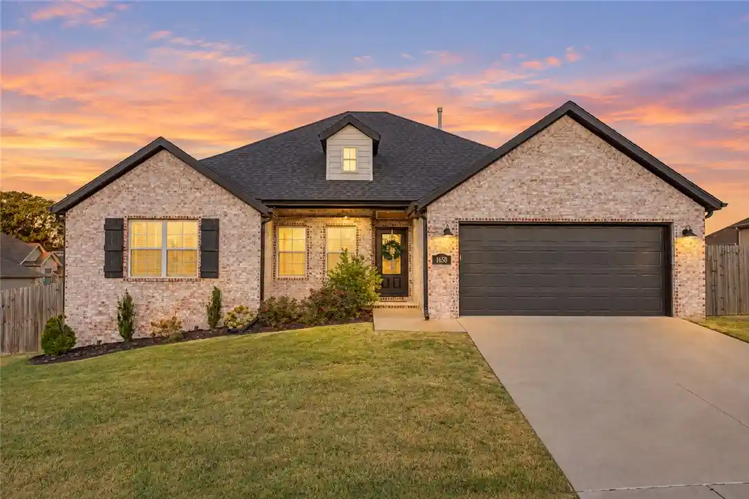 Single family home for sale at 1650 N Quincy Ave, Fayetteville, AR 72704 | MLS# 1366731
