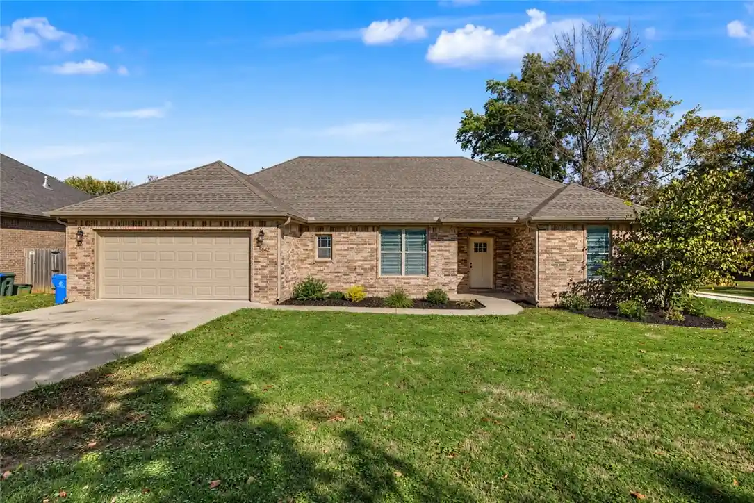 Single family home for sale at 5642 E Huntsville Rd, Fayetteville, AR 72701 | MLS# 1366154