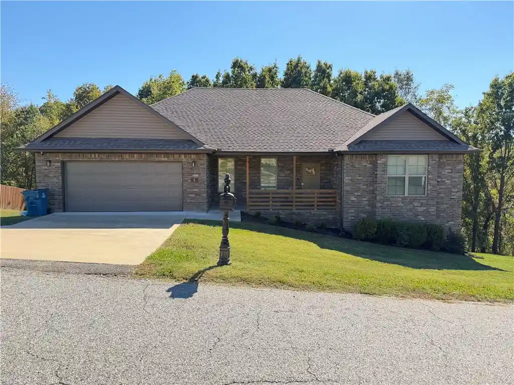 Single family home for sale at 2 Kirkcaldy Dr, Bella Vista, AR 72715 | MLS# 1366376