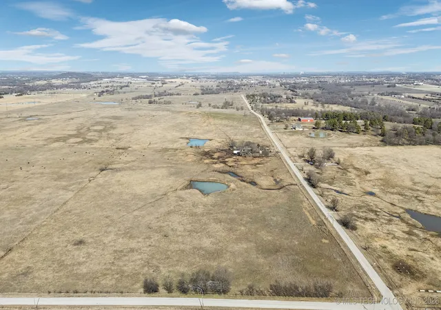 Photo 2 of Sale Pending at 18820 S Elwood Ave, Mounds, OK 74047 | MLS# 2504387 | Listing updated on 2026-07-29