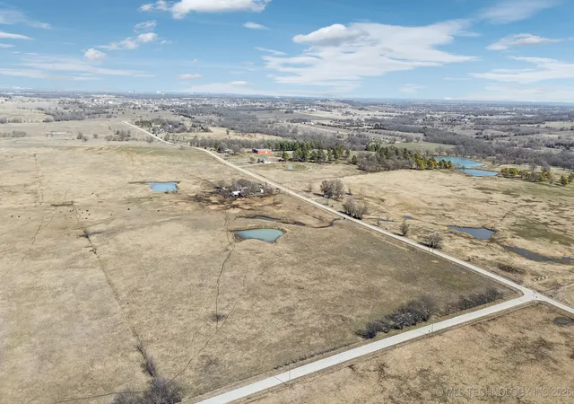 Photo 3 of Sale Pending at 18820 S Elwood Ave, Mounds, OK 74047 | MLS# 2504387 | Listing updated on 2026-07-29