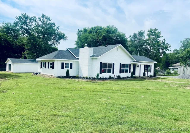 Photo 1 of Sale Pending at 305 E Hickory Ave, Fort Gibson, OK 74434 | MLS# 2523724 | Listing updated on 2026-08-20