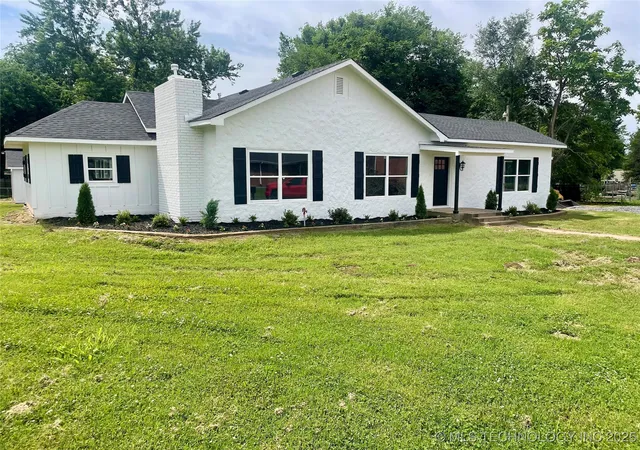 Photo 2 of Sale Pending at 305 E Hickory Ave, Fort Gibson, OK 74434 | MLS# 2523724 | Listing updated on 2026-08-20