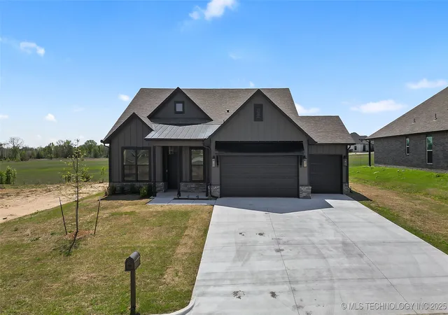 Homes for sale in Broken Arrow, OK | 31112 E 65th Pl S, Broken Arrow, OK 74014 | MLS# 2530504