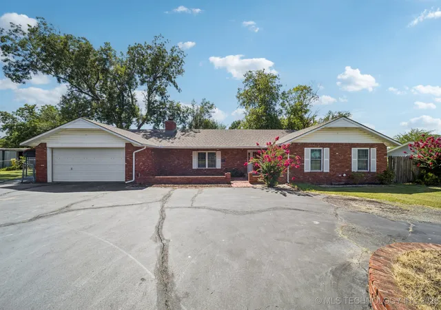 Homes for sale in Morris, OK | 100 S 5th St, Morris, OK 74445 | MLS# 2529187