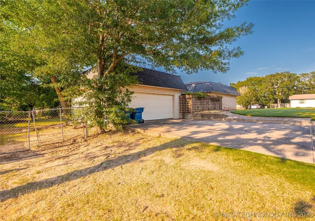 Photo 4 of Sale Pending at 1813 Mockingbird, Mc Alester, OK 74501 | MLS# 2532397 | Listing updated on 2026-10-05