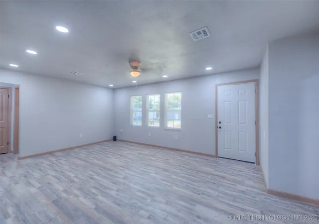 3rd image of 1313 E 51St Pl, Tulsa, OK 74126 | MLS# 2532354