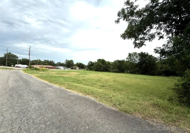 2nd image of 1524 N 1st St, Mc Alester, OK 74501 | MLS# 2532933