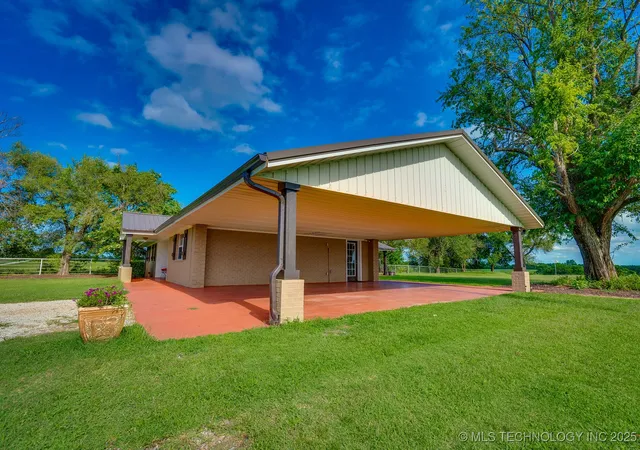 Homes for sale in Fitzhugh, OK | 11551 County Road 1620, Fitzhugh, OK 74843 | MLS# 2535562