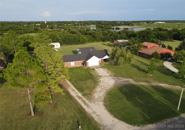 Photo 2 of Single family home for sale at 705 Shirley, Madill, OK 73446 | MLS# 2535558 | Listing updated on 2026-08-20