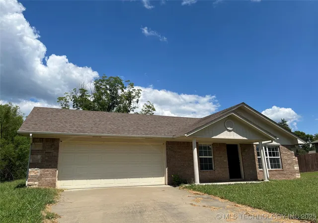 Homes for sale in Fort Gibson, OK | 616 W Hickory Ave, Fort Gibson, OK 74434 | MLS# 2536676