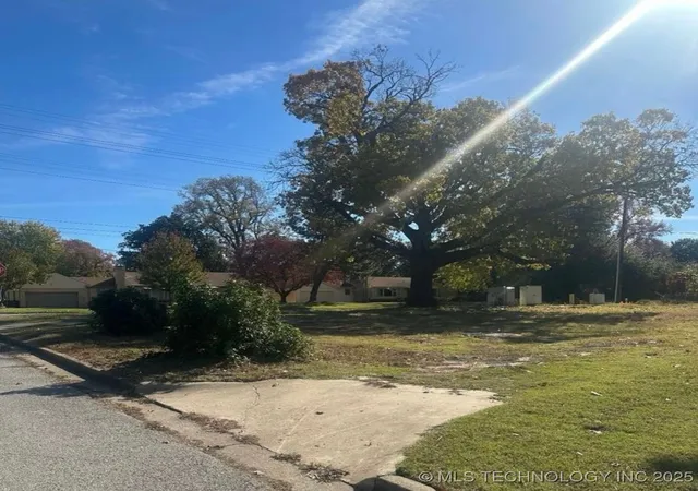 2nd image of 1260 E 30th St, Tulsa, OK 74114 | MLS# 2537118