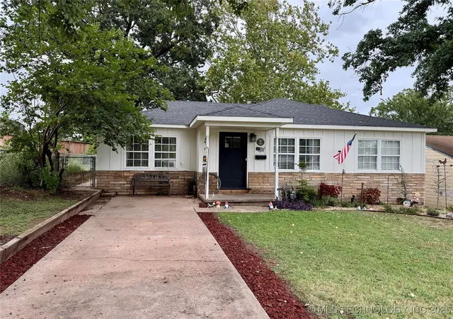 Homes for sale in Bristow, OK | 619 E 6th Ave, Bristow, OK 74010 | MLS# 2537432