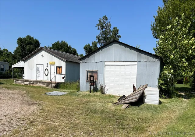Photo 2 of Manufactured home for sale at 8588 N Cincinnati Ave, Sperry, OK 74073 | MLS# 2537470 | Listing updated on 2026-08-26