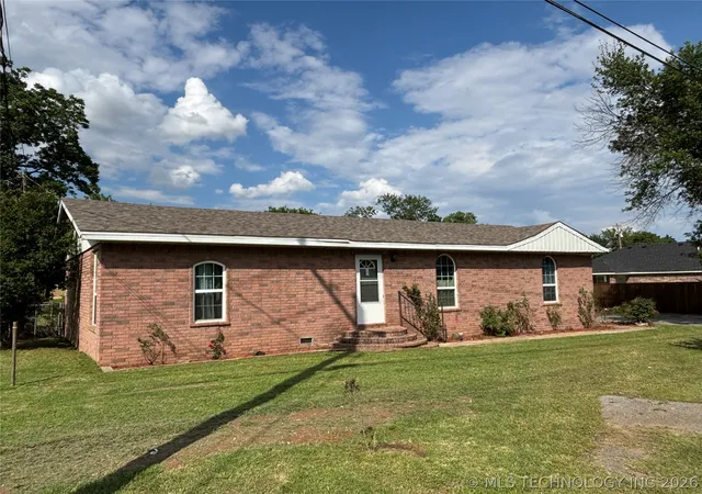 Homes for sale in Calera, OK | 108 W Bryan Ave, Calera, OK 74730 | MLS# 2537706