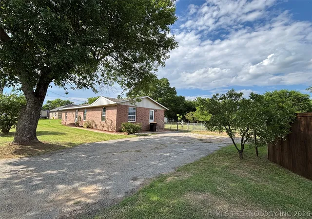 Homes for sale in Calera, OK | 108 W Bryan Ave, Calera, OK 74730 | MLS# 2537706