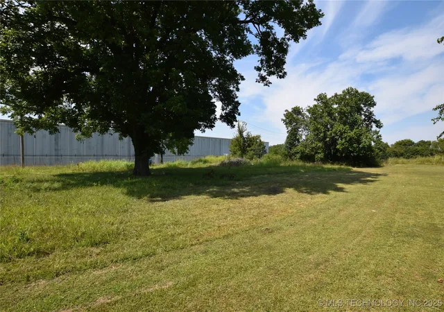 Homes for sale in Stilwell, OK | 317 E Oak St, Stilwell, OK 74960 | MLS# 2539187