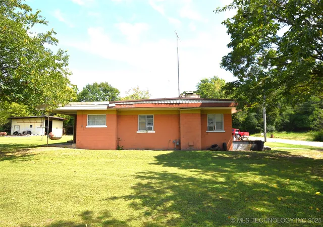 Homes for sale in Stilwell, OK | 319 E Oak St, Stilwell, OK 74960 | MLS# 2539185