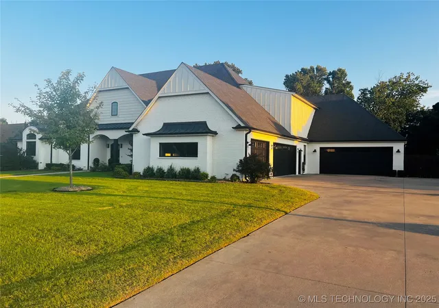 2nd image of 3611 N Country Club Cir, Muskogee, OK 74403 | MLS# 2540128