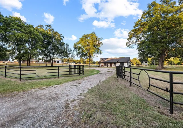 Homes for sale in Madill, OK | 17428 Cumberland Rd, Madill, OK 73446 | MLS# 2540268