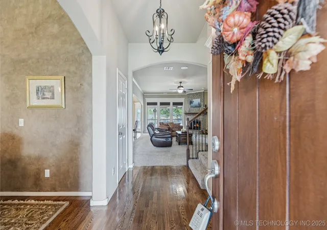 Photo 3 of Sale Pending at 1024 S Joshua Ave, Broken Arrow, OK 74012 | MLS# 2540365 | Listing updated on 2025-09-30