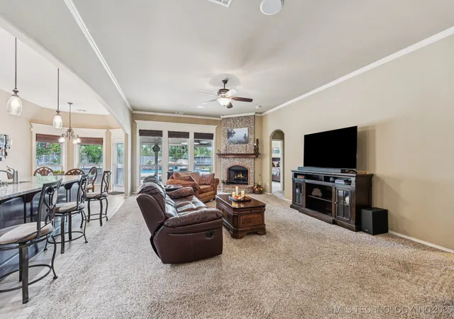 Photo 3 of Sale Pending at 1024 S Joshua Ave, Broken Arrow, OK 74012 | MLS# 2540365 | Listing updated on 2025-09-30