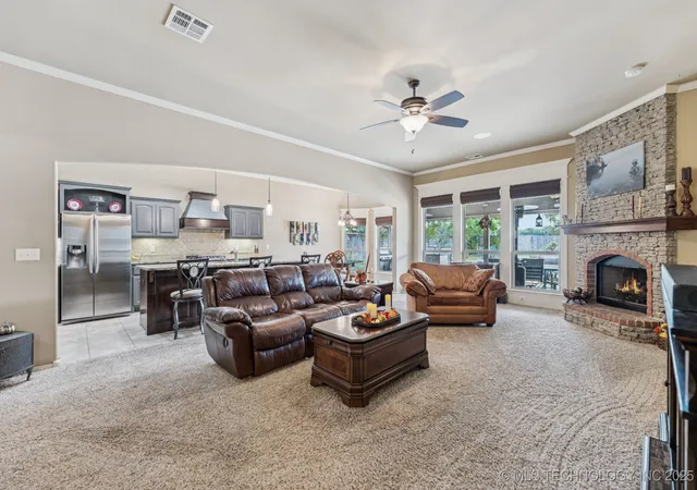 Photo 4 of Sale Pending at 1024 S Joshua Ave, Broken Arrow, OK 74012 | MLS# 2540365 | Listing updated on 2025-09-30