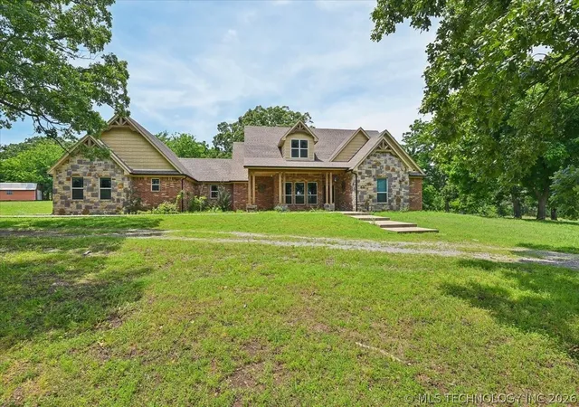Photo 2 of Single family home for sale at 121 Quanah Rd, Fort Gibson, OK 74434 | MLS# 2537997 | Listing updated on 2026-08-20