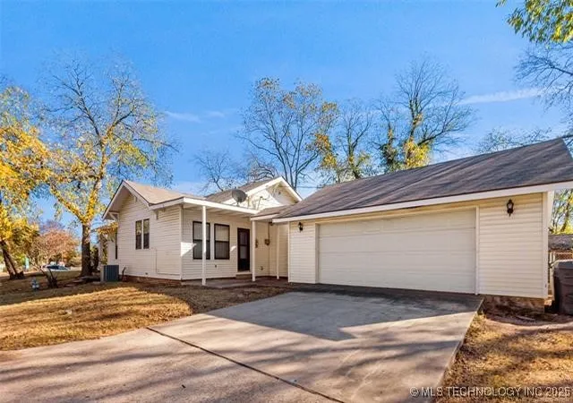 3rd image of 921 D St Nw, Ardmore, OK 73401 | MLS# 2542235