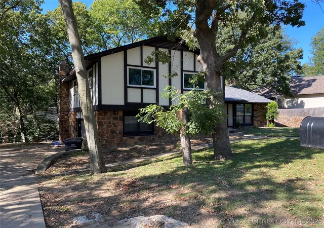 Homes for sale in Bartlesville, OK | 1329 Bynum Rd, Bartlesville, OK 74006 | MLS# 2542702