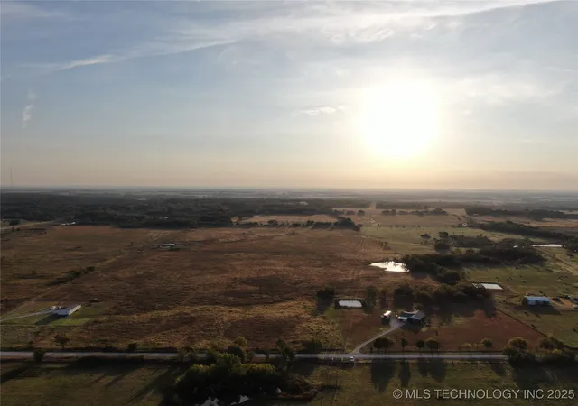 3rd image of 70 N 300 Rd, Okmulgee, OK 74447 | MLS# 2543153