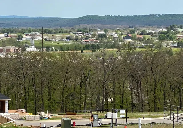 1st image of 825 Ridgeview Dr, Tahlequah, OK 74464 | MLS# 2543707