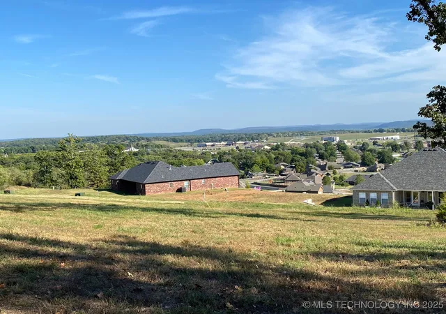 4th image of 825 Ridgeview Dr, Tahlequah, OK 74464 | MLS# 2543707