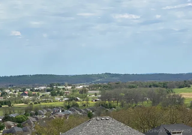 1st image of 809 Ridgeview Dr, Tahlequah, OK 74464 | MLS# 2543710