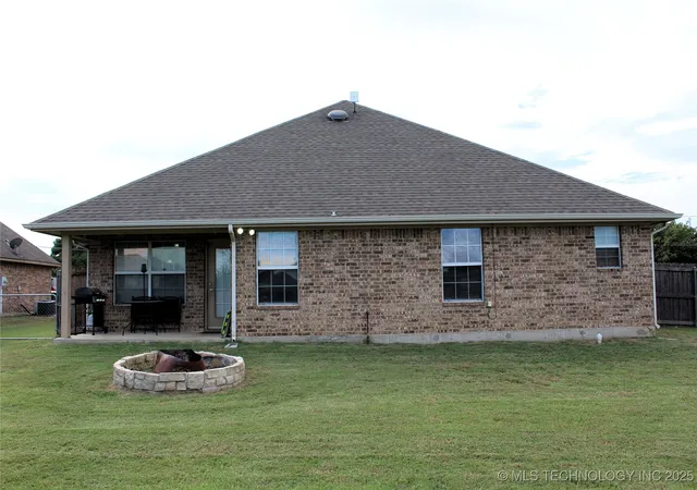 Homes for sale in Calera, OK | 908 N 3rd, Calera, OK 74730 | MLS# 2544207
