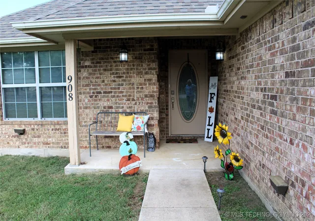 Homes for sale in Calera, OK | 908 N 3Rd, Calera, OK 74730 | MLS# 2544207