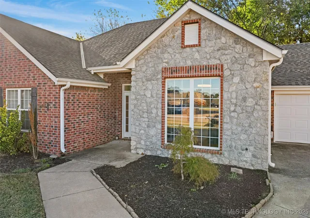 2nd image of 1030 East Dr, Bartlesville, OK 74006 | MLS# 2534903
