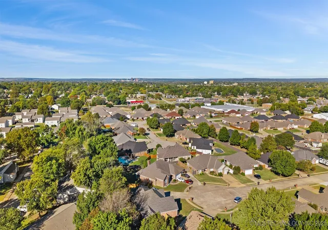 30th image of 1030 East Dr, Bartlesville, OK 74006 | MLS# 2534903