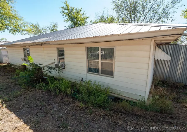Photo 4 of Single family home for sale at 10450 County Road 1490 Road, Ada, OK 74820 | MLS# 2544240 | Listing updated on 2026-05-26