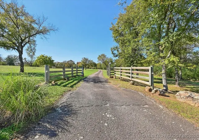 Photo 4 of Single family home for sale at 22217 Us Hwy 59, Spiro, OK 74959 | MLS# 2544017 | Listing updated on 2026-07-31